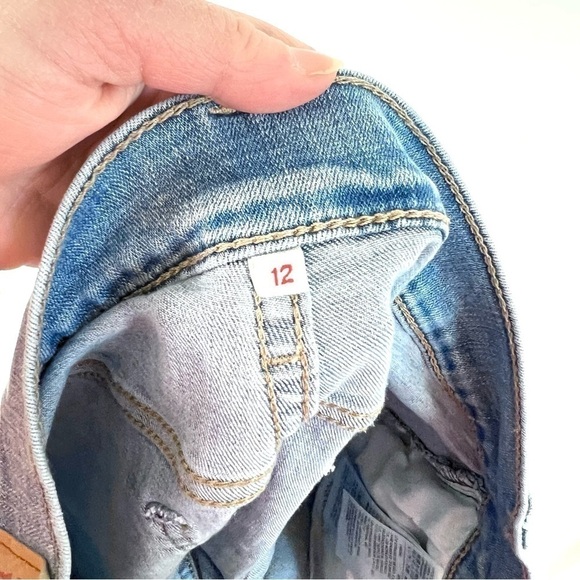 Levi Strauss & Co Distressed Cut Off Light Wash Denim Women's Jean Shorts Sz 12 - Picture 13 of 16